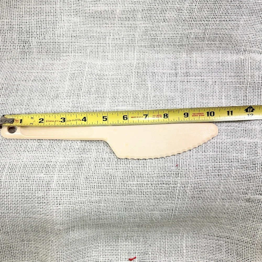 Tupperware Knife‎ Cake Pie Slicer Server #1819 Almond Beige USA Vintage
